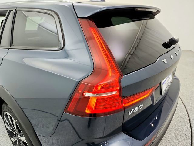 New 2026 Volvo V60 B5 Cross Country Ultra w/ Climate Package image 32
