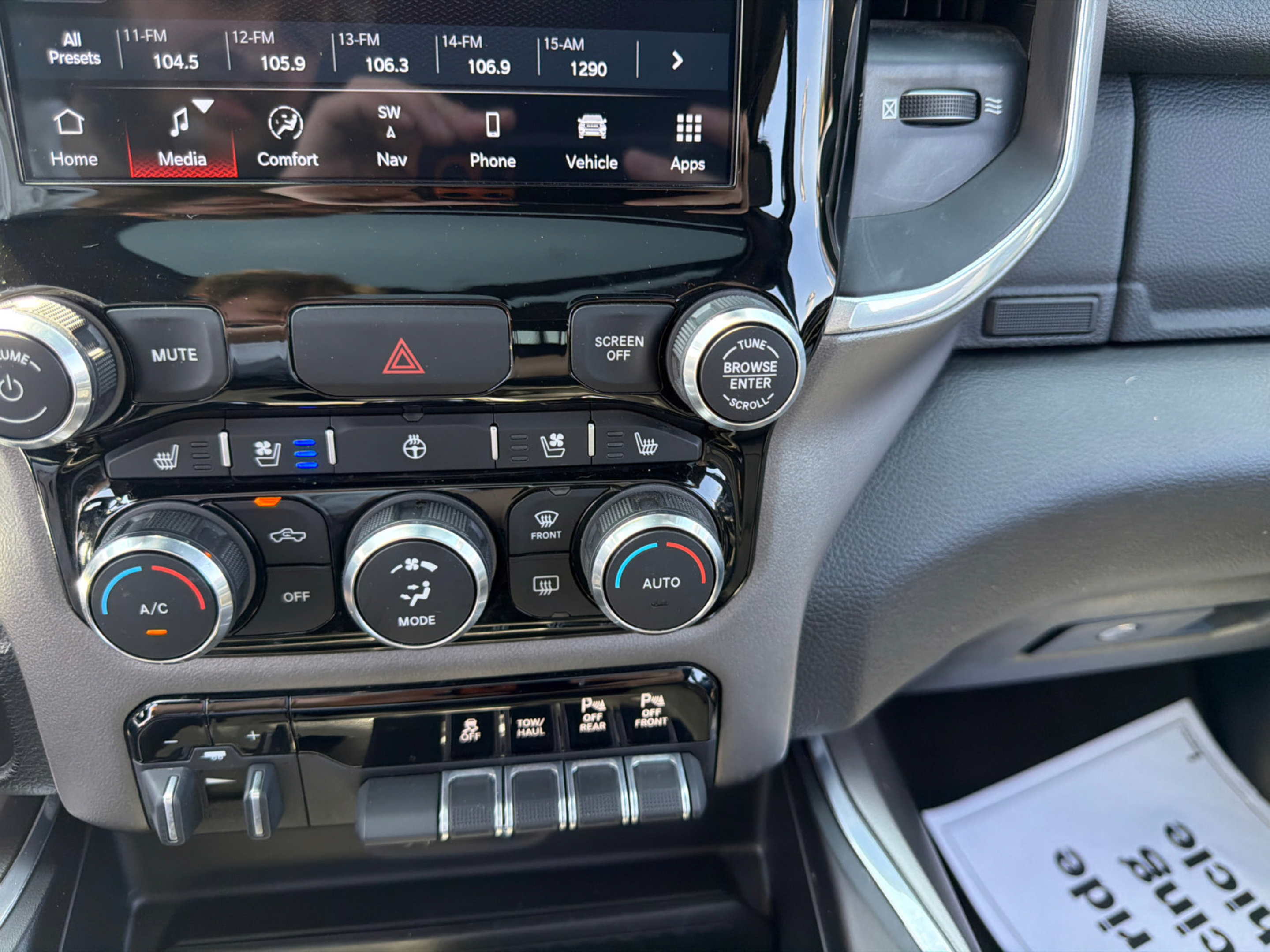 Used 2022 RAM 1500 Laramie w/ Sport Appearance Package AWD/4WD image 28