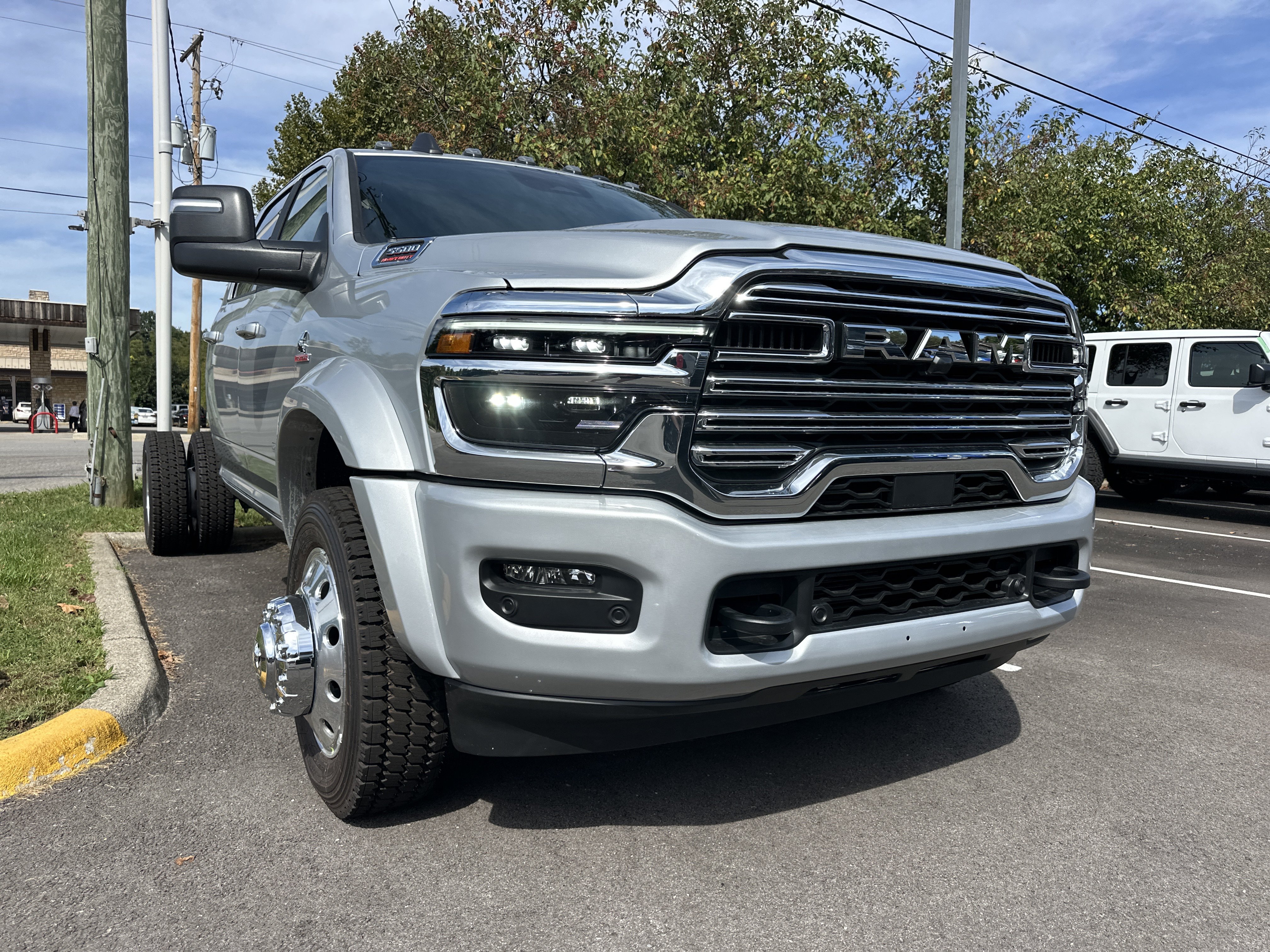 New 2027 RAM 5500 4x4 Crew Cab w/ Laramie Trim Package image 23