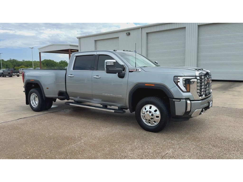 Used 2024 GMC Sierra 3500 Denali w/ Denali Reserve Package image 2