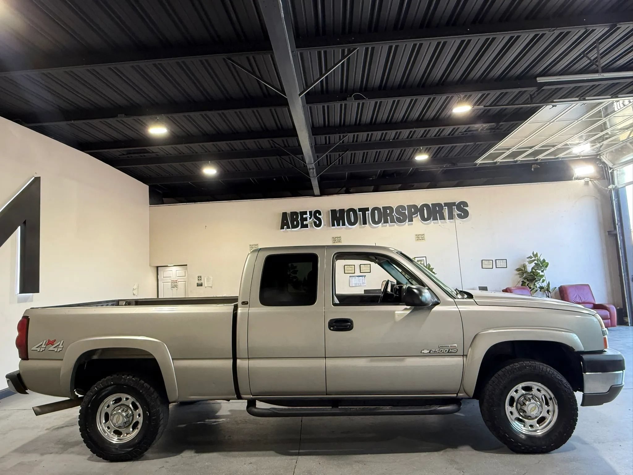 Used 2003 Chevrolet Silverado 2500 LT w/ Skid Plate Package AWD/4WD image 4
