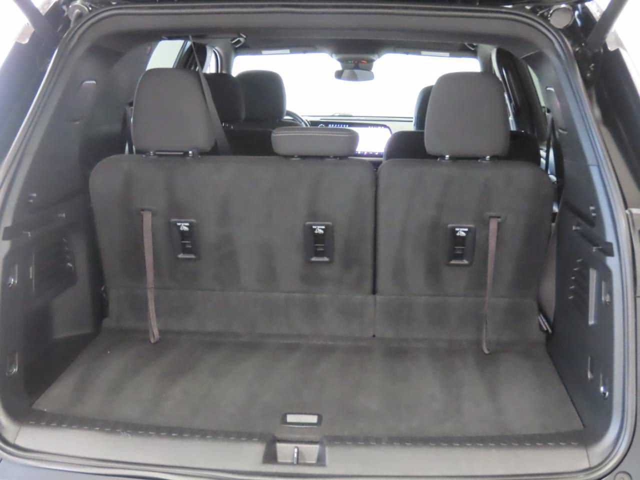 Used 2024 Chevrolet Traverse LT FWD image 17