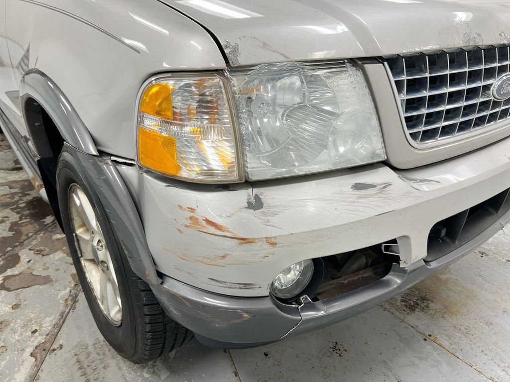 Used 2004 Ford Explorer XLT image 29