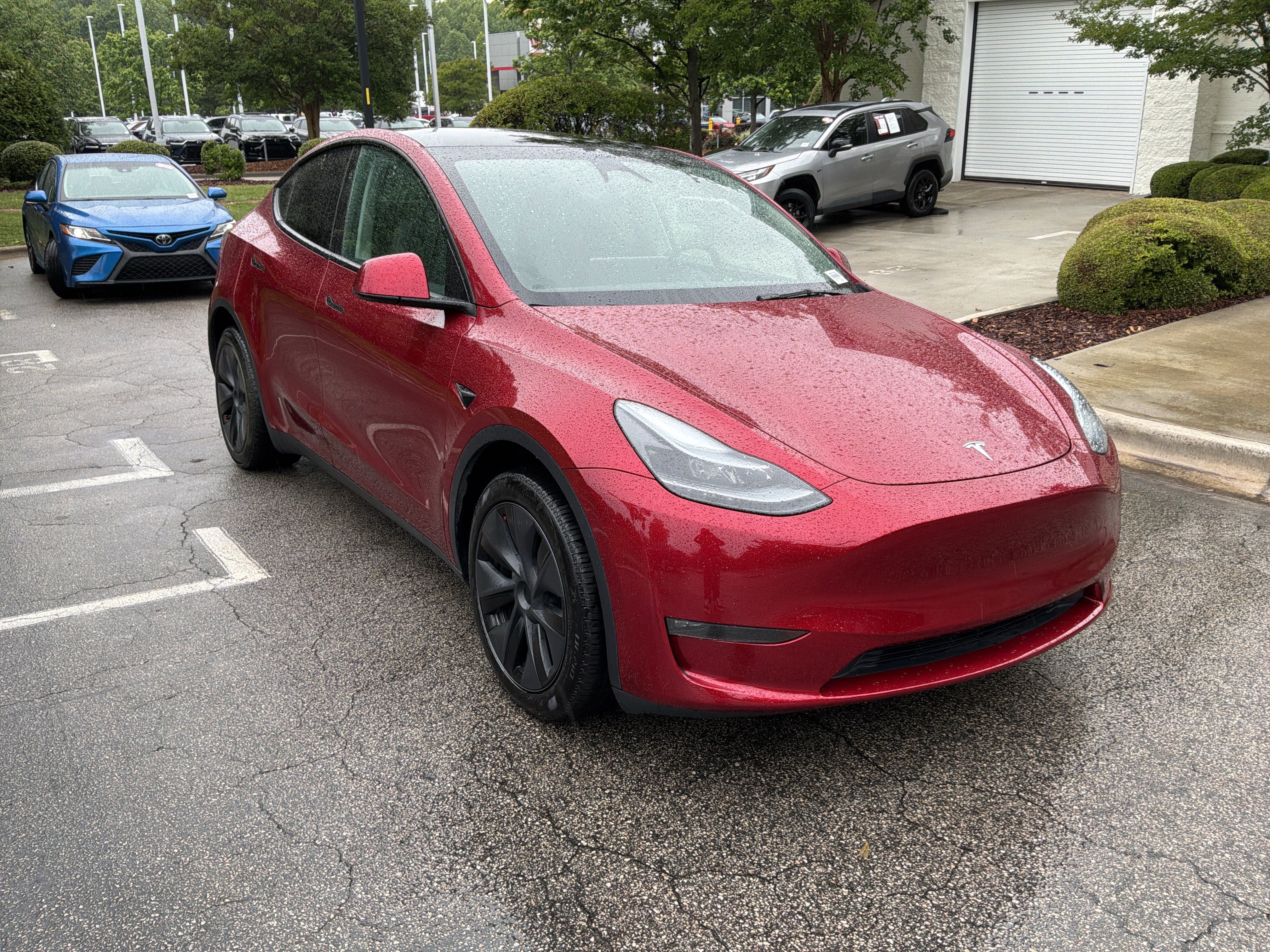 Used 2024 Tesla Model Y Long Range AWD/4WD image 2