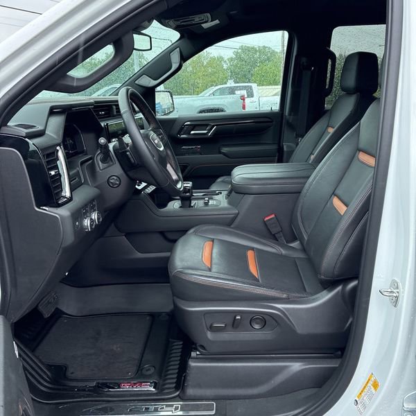 Used 2024 GMC Sierra 1500 AT4 w/ AT4 Preferred Package AWD/4WD image 9
