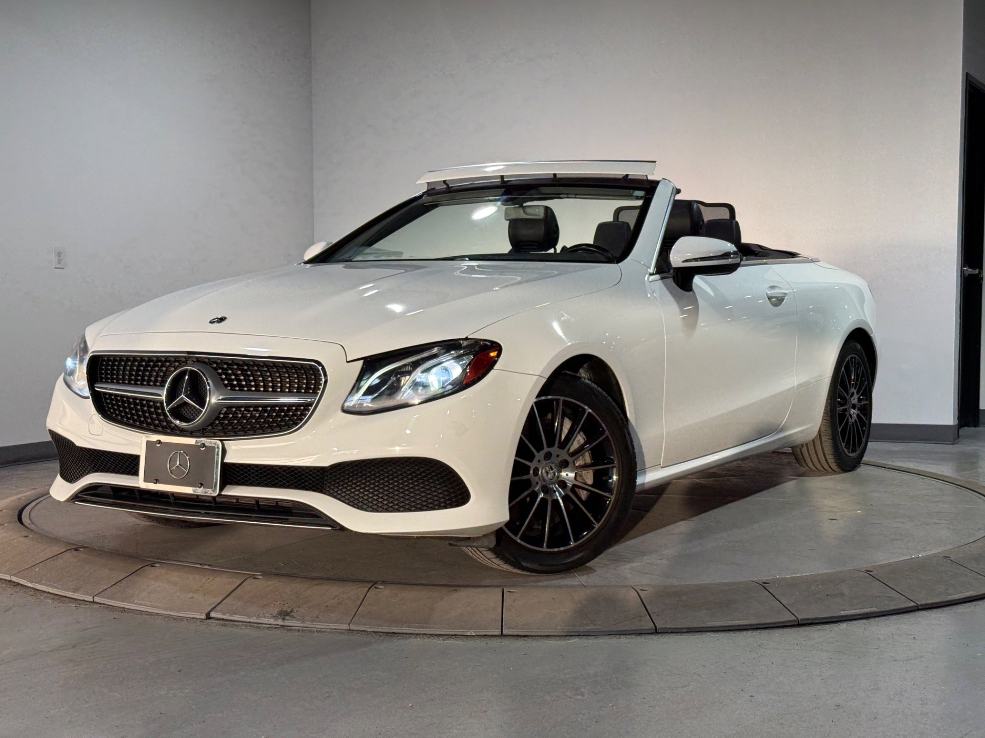 Used 2018 Mercedes-Benz E 400 4MATIC Cabriolet image 1