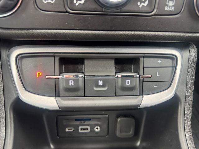 Used 2024 GMC Terrain SLT AWD/4WD image 16
