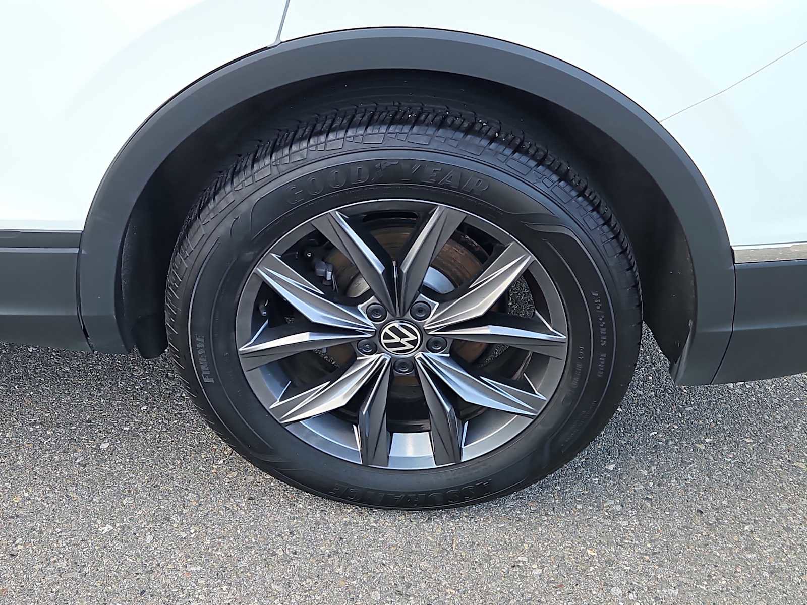 Certified 2023 Volkswagen Tiguan SE w/ Panoramic Sunroof Package image 8