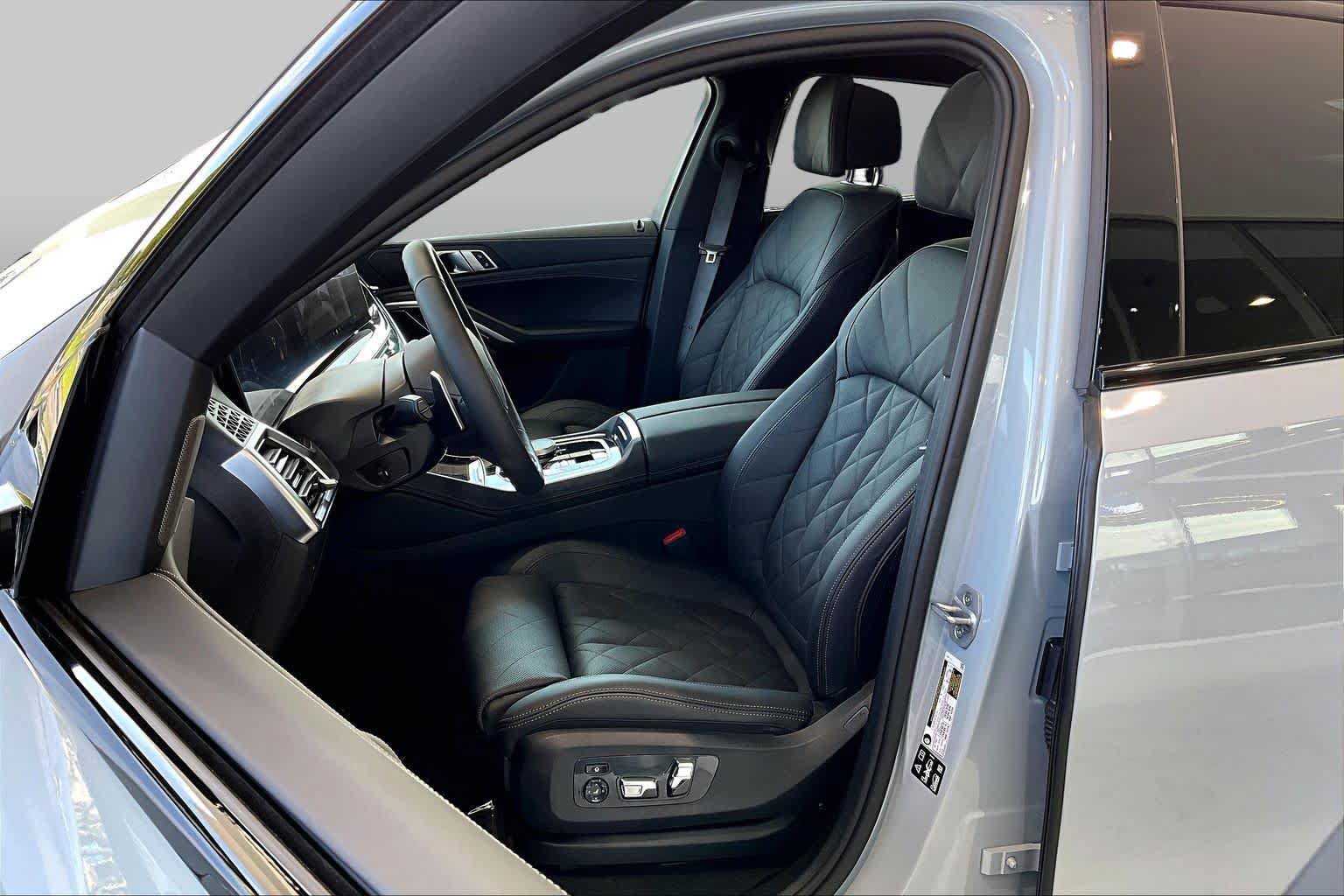 Used 2026 BMW X6 xDrive40i AWD/4WD image 7