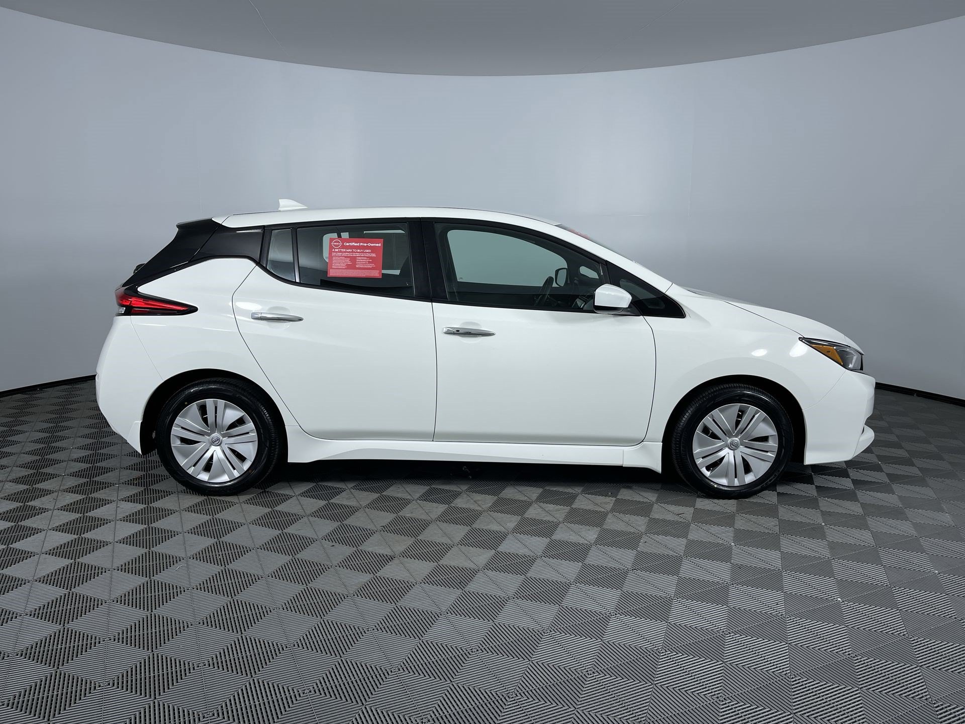 Certified 2025 Nissan Leaf S FWD image 10