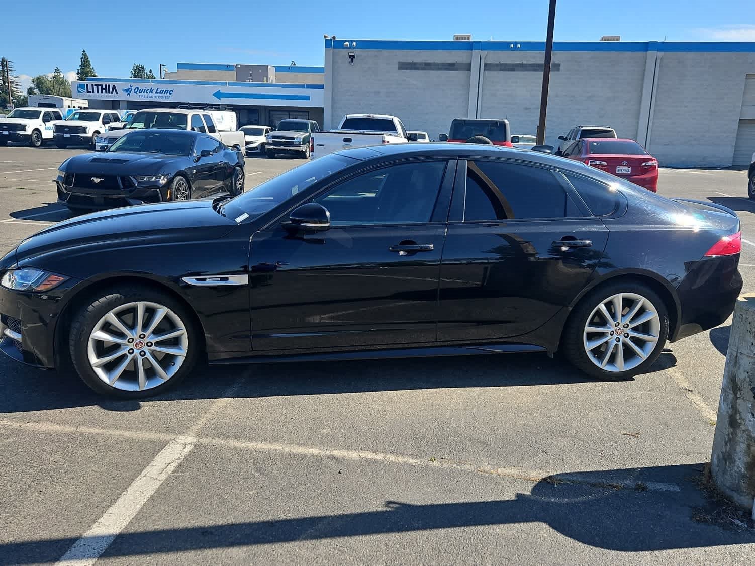 Used 2016 Jaguar XF R-Sport image 5