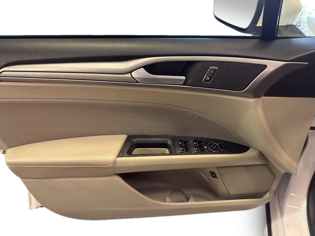 Used 2019 Ford Fusion SE FWD image 13