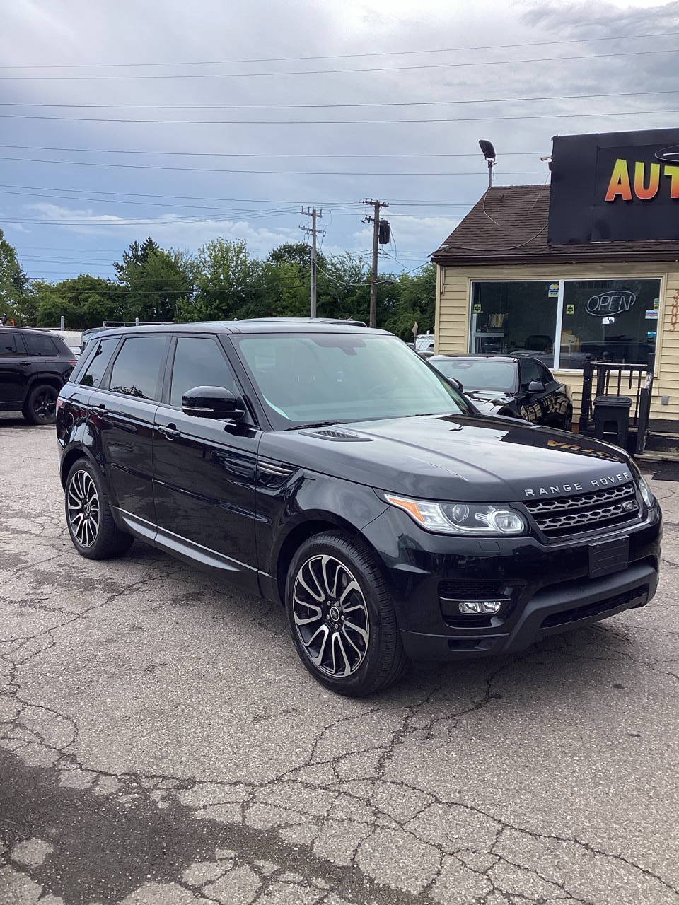 Used 2015 Land Rover Range Rover Sport SE AWD/4WD image 4