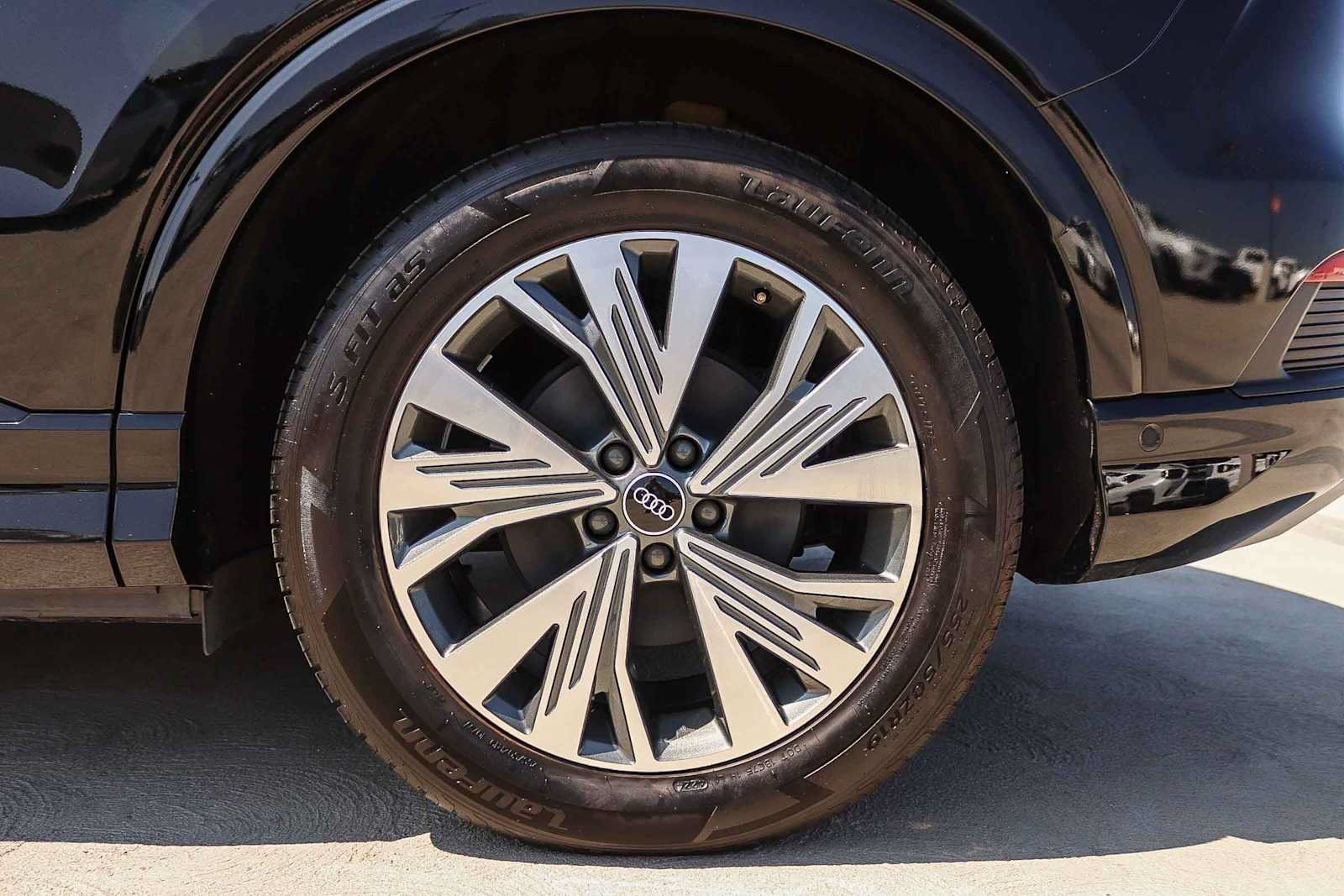 Used 2023 Audi Q4 e-tron Premium Plus w/ Premium Plus RWD image 13