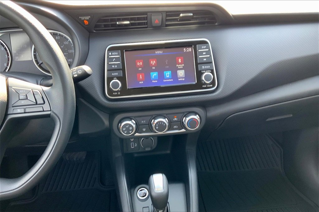New 2025 Nissan Kicks Play S image 8