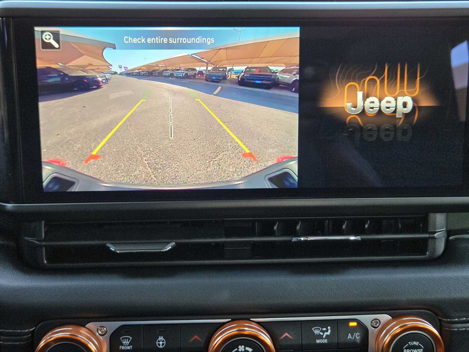 Used 2025 Jeep Gladiator Mojave w/ Convenience Group AWD/4WD image 19