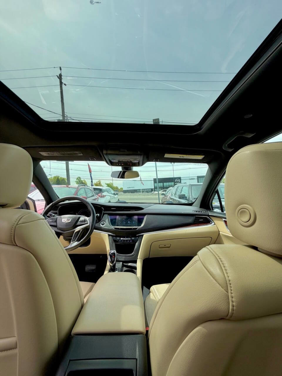 Used 2017 Cadillac XT5 Luxury w/ LPO, Wheel Lock Package AWD/4WD image 7