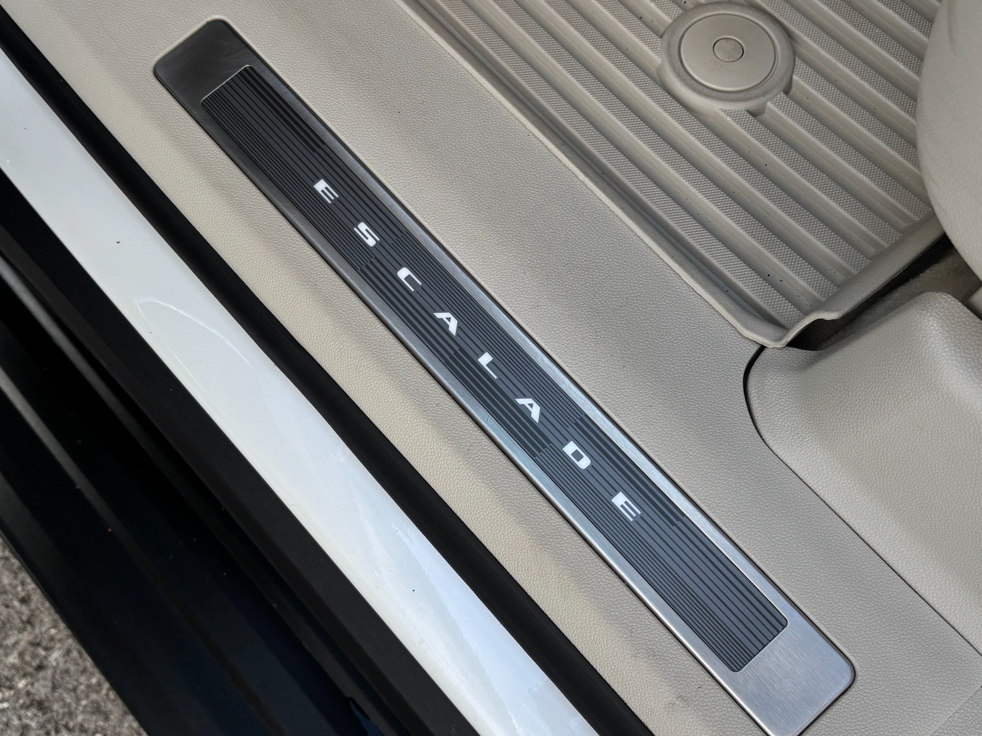 Used 2024 Cadillac Escalade Premium Luxury Platinum w/ LPO, Floor Liner Package AWD/4WD image 64