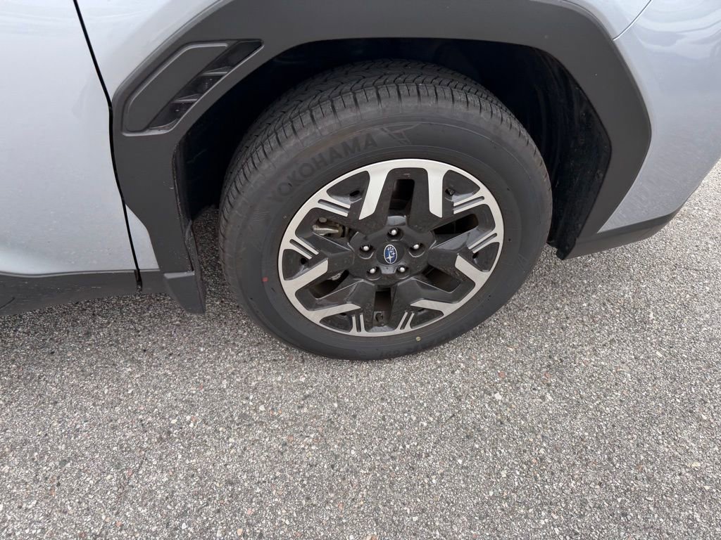 Used 2025 Subaru Forester Premium w/ Protection Package image 4