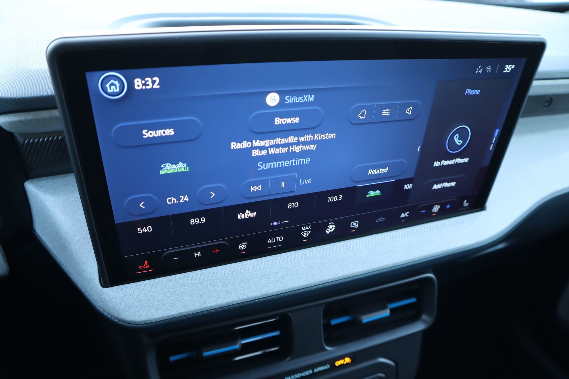 New 2026 Ford Maverick XLT w/ XLT Luxury Package FWD image 5