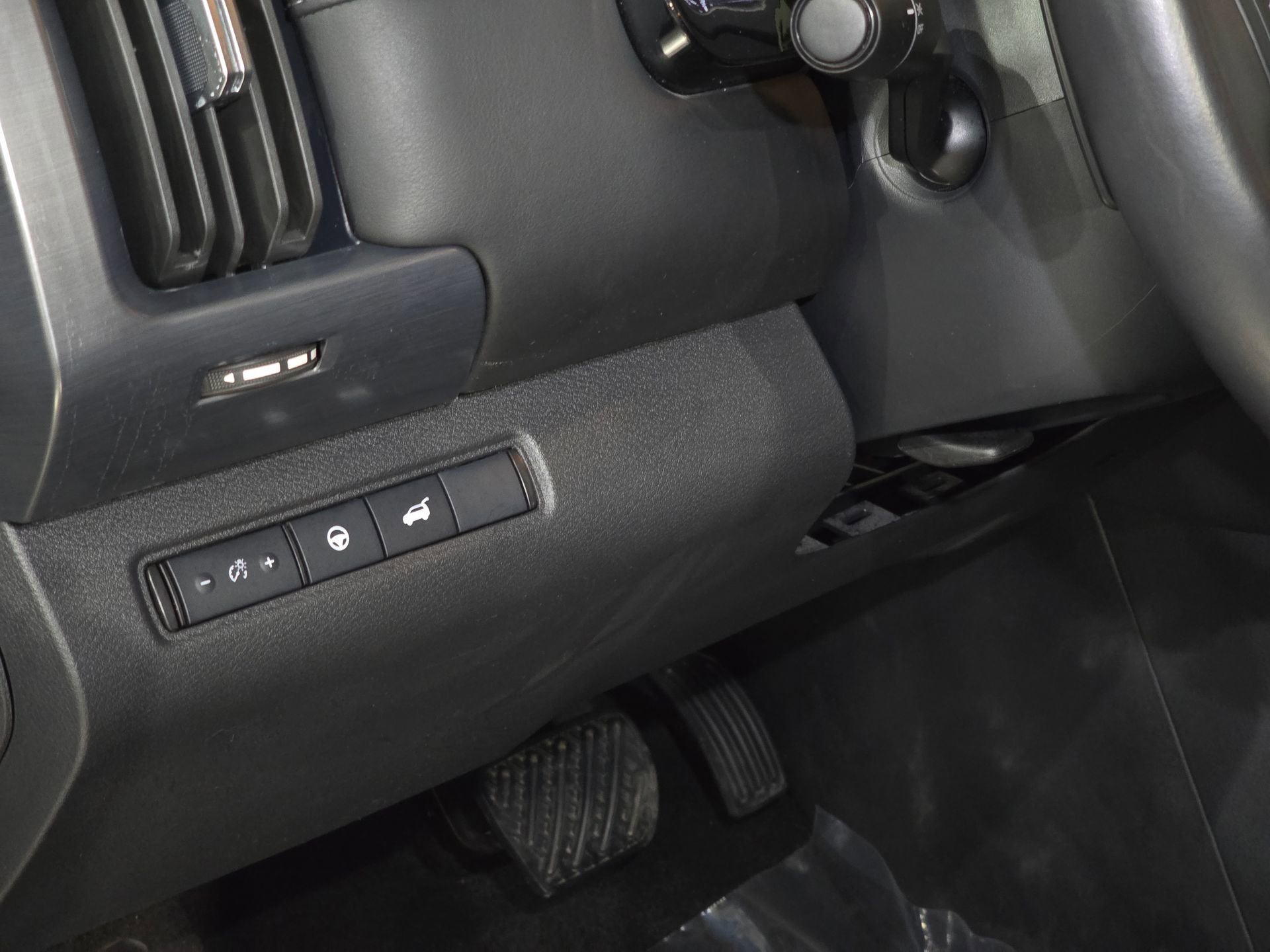 Used 2025 Nissan Pathfinder SL image 20