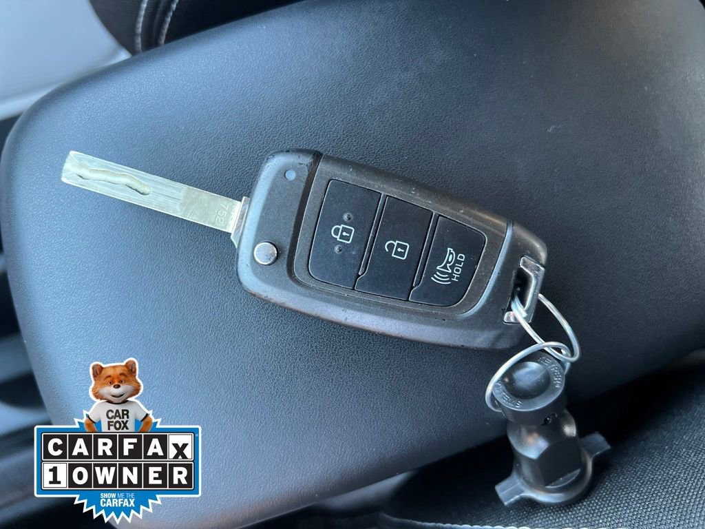 Certified 2023 Hyundai Venue SEL image 38