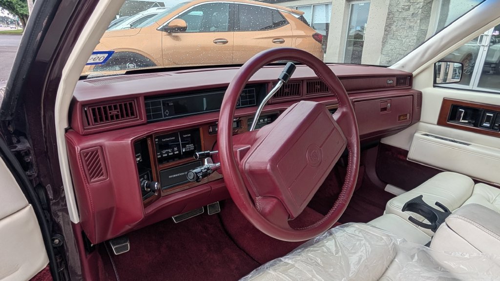 Used 1992 Cadillac Fleetwood Coupe FWD image 7