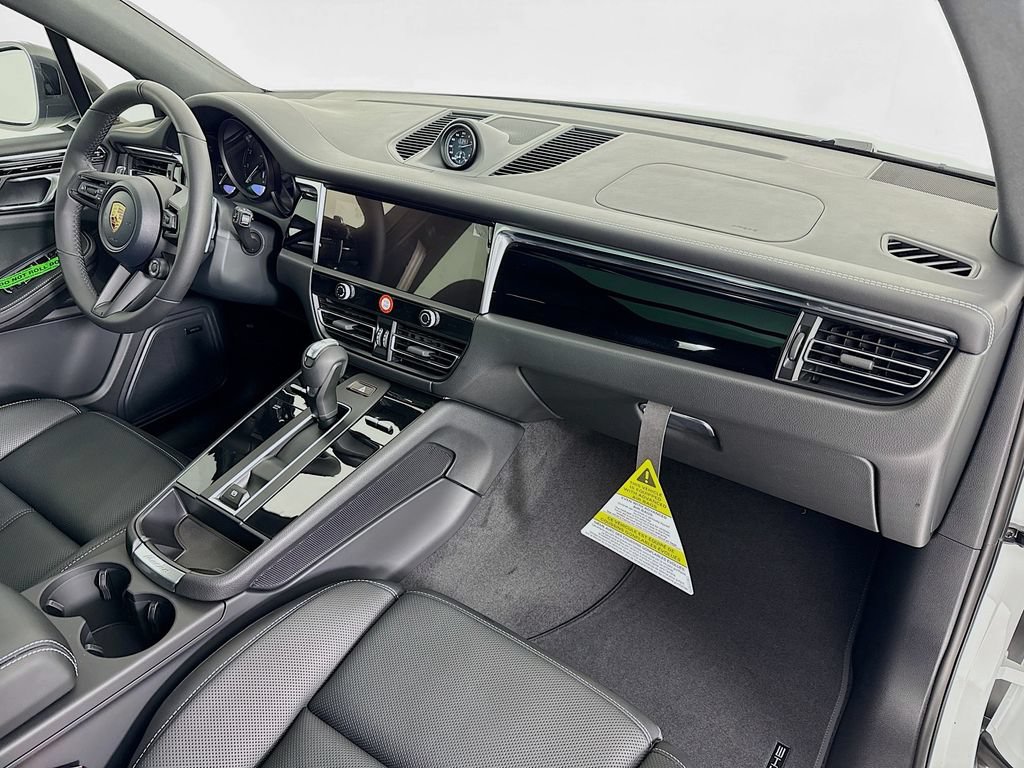 New 2026 Porsche Macan Turbo AWD/4WD image 32