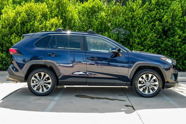 Used 2020 Toyota RAV4 XLE Premium AWD/4WD image 10