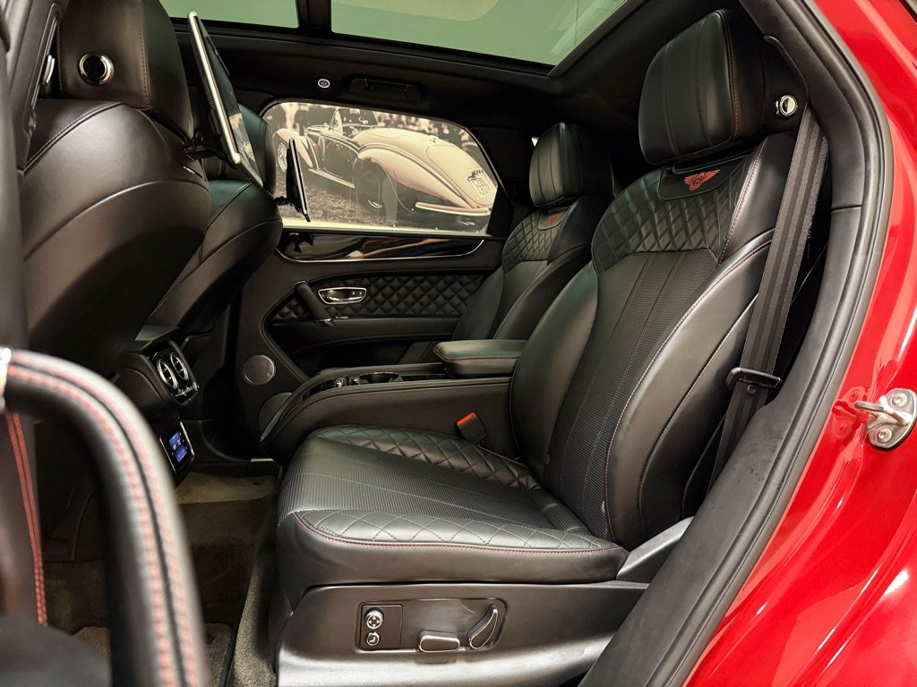Used 2017 Bentley Bentayga AWD/4WD image 22