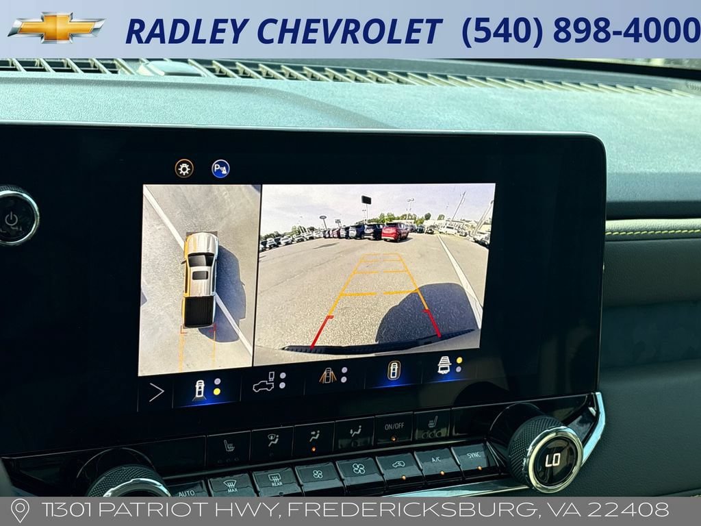 Used 2024 Chevrolet Colorado ZR2 w/ Technology Package AWD/4WD image 12