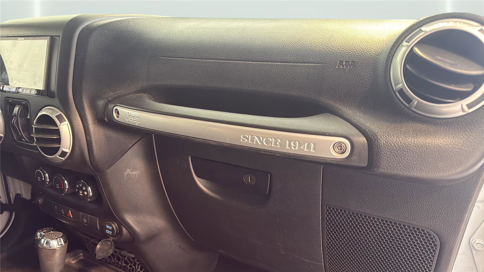 Used 2015 Jeep Wrangler Unlimited Sahara w/ Connectivity Group image 26