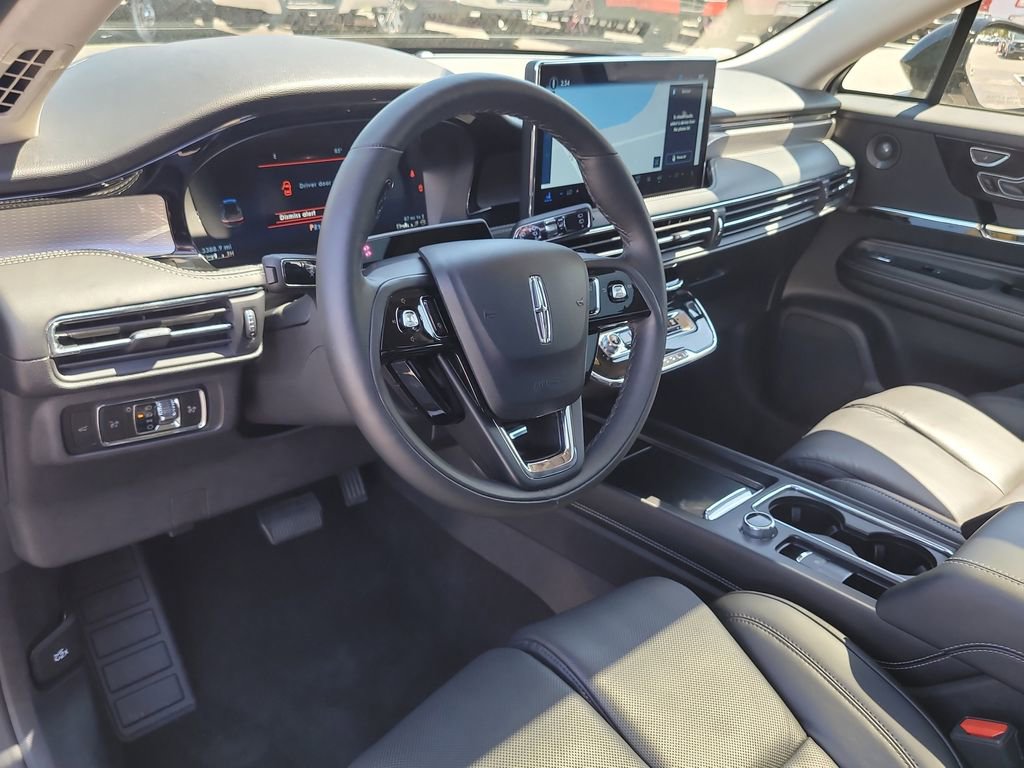 Used 2025 Lincoln Corsair Reserve w/ Equipment Group 202A image 16