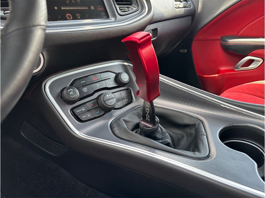 Used 2015 Dodge Challenger R/T Scat Pack w/ Leather Interior Group RWD image 40