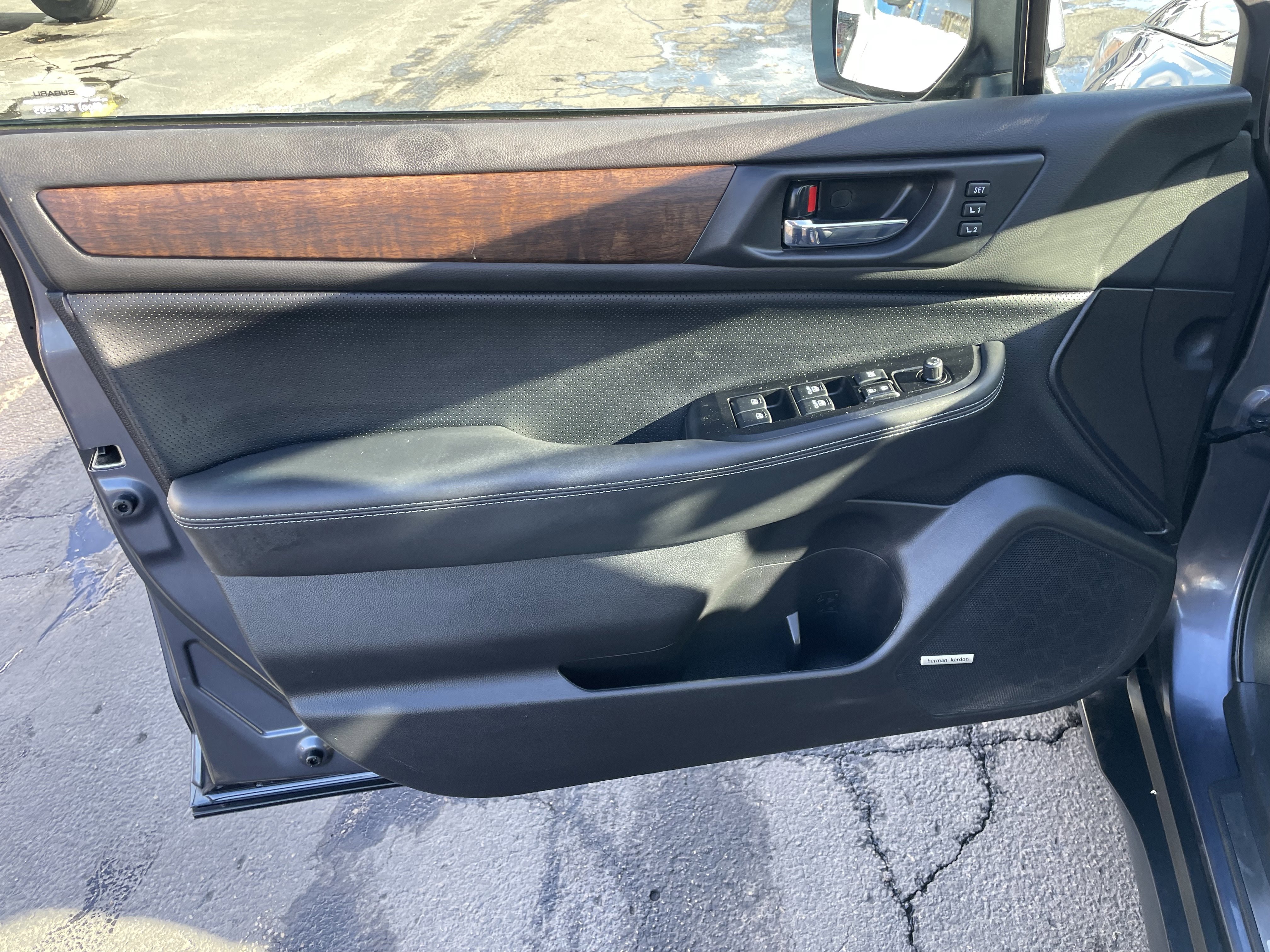 Used 2017 Subaru Outback 3.6R Limited image 11