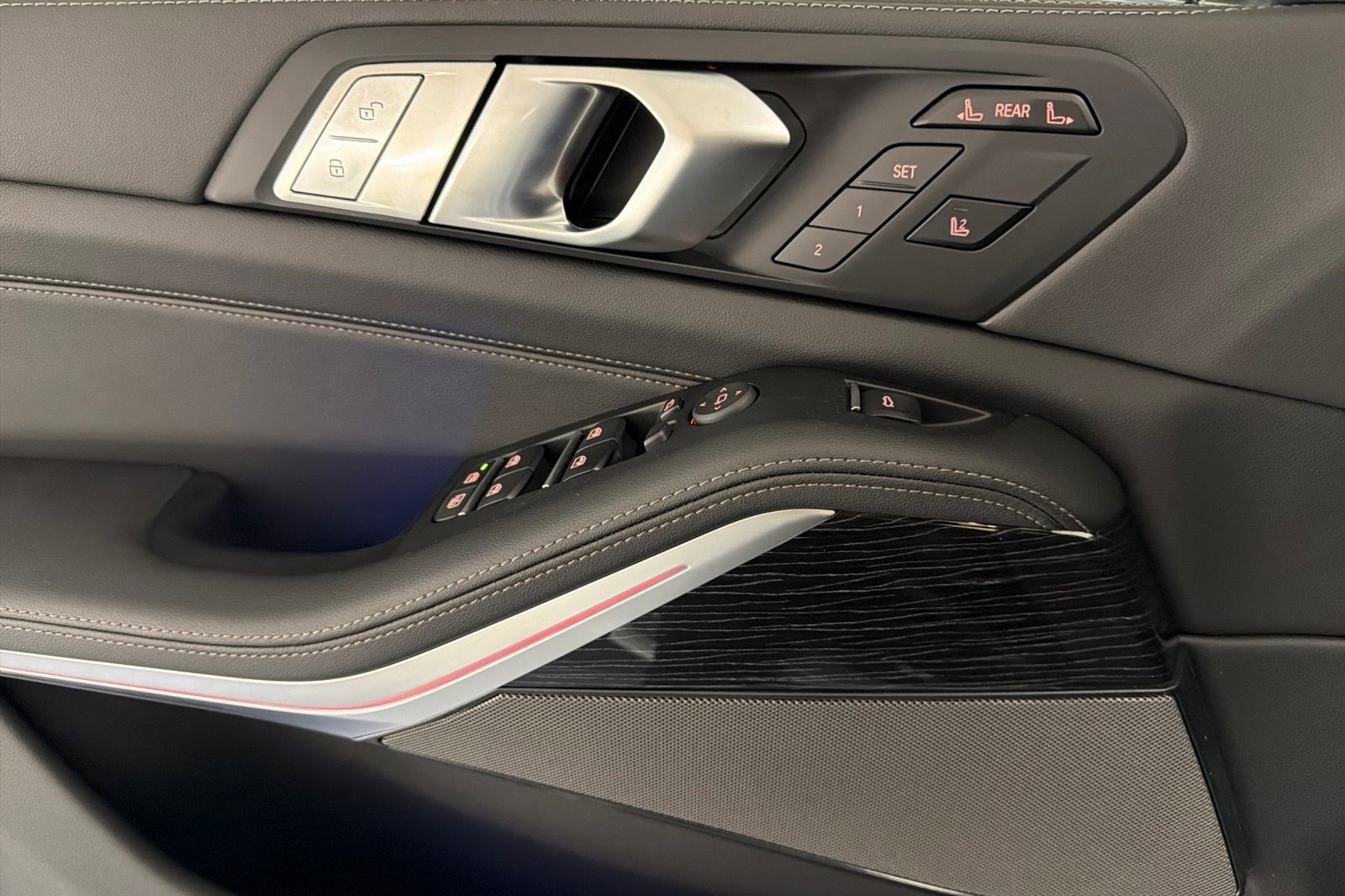 New 2026 BMW X7 xDrive40i w/ M Sport Package image 14