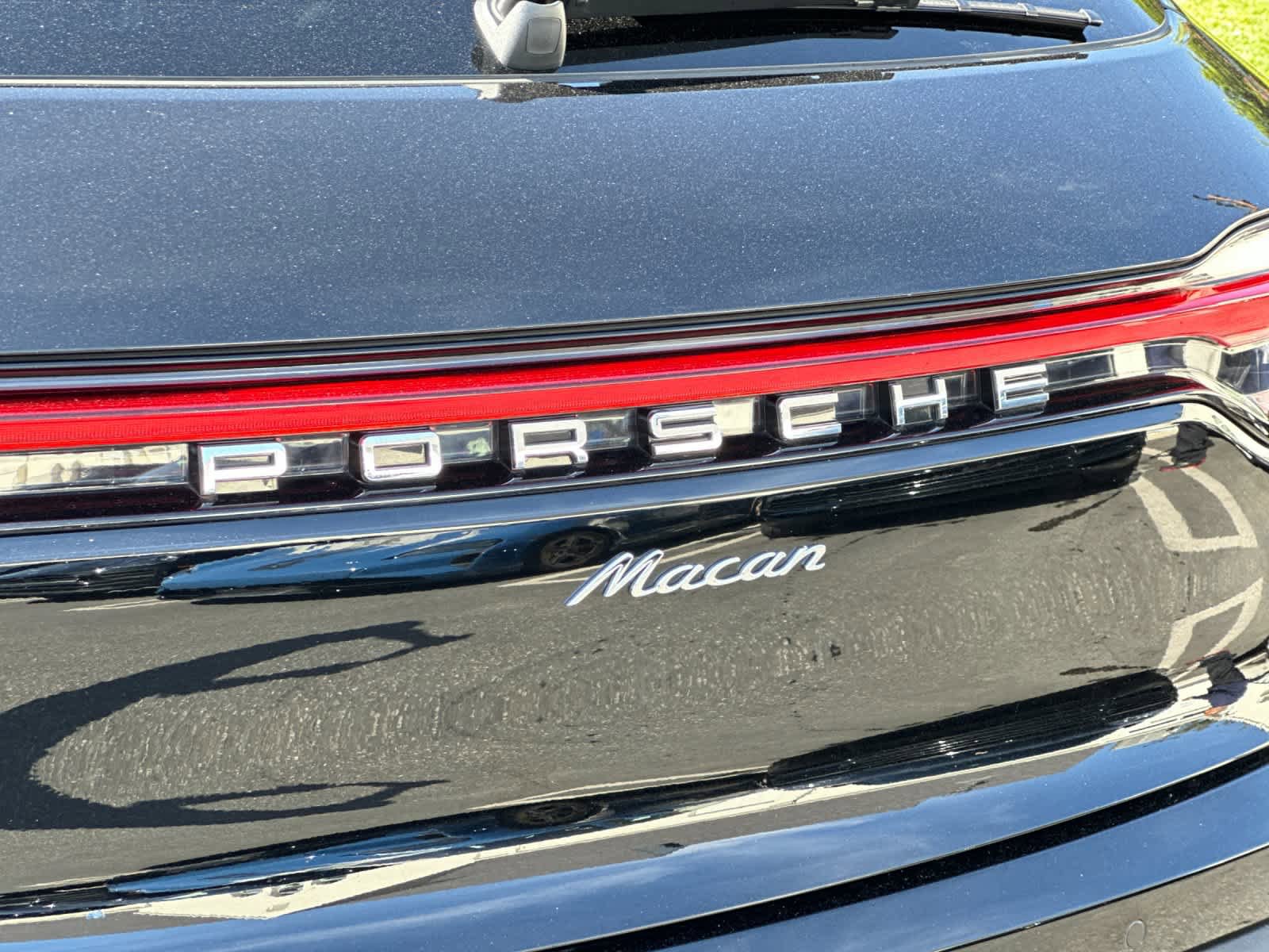 Certified 2025 Porsche Macan AWD/4WD image 31