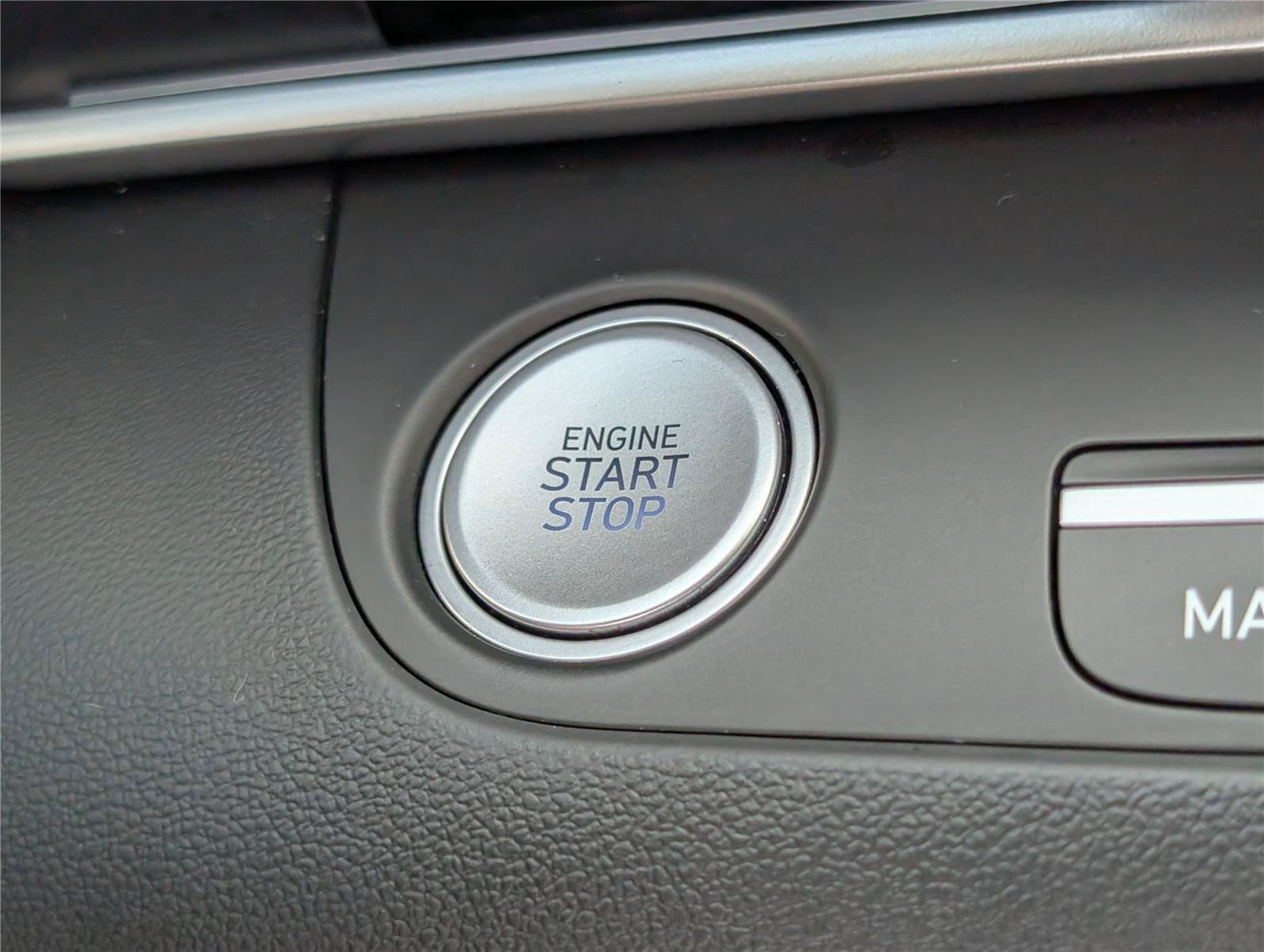 Used 2025 Hyundai Elantra Limited FWD image 24