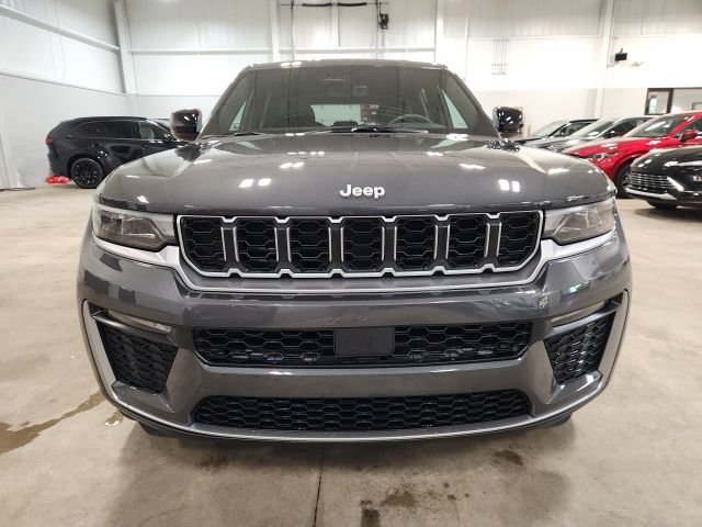 Used 2026 Jeep Grand Cherokee Limited AWD/4WD image 8