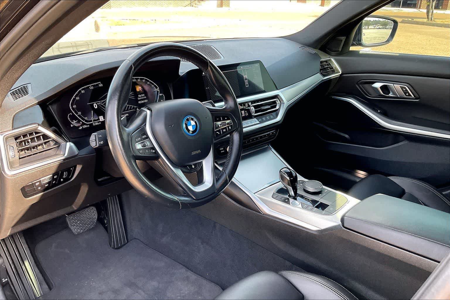 Used 2022 BMW 330e xDrive AWD/4WD image 2