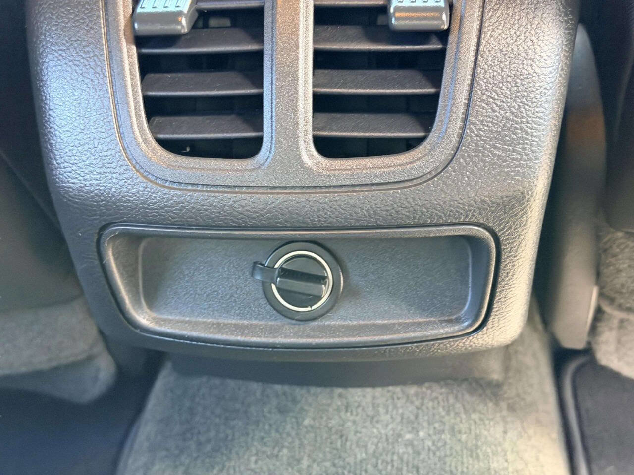 Used 2013 Ford Taurus SEL FWD image 28
