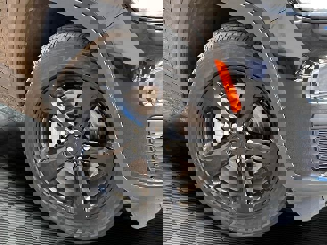 Used 2023 Jeep Grand Cherokee L Laredo image 32