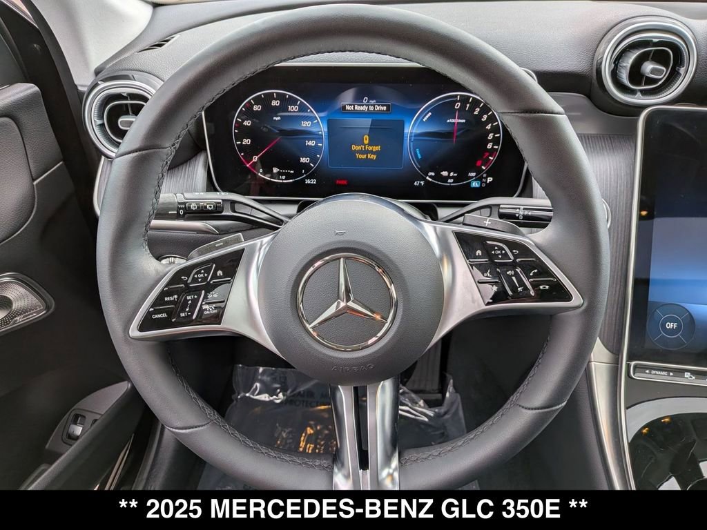 Used 2025 Mercedes-Benz GLC 350e 4MATIC image 19
