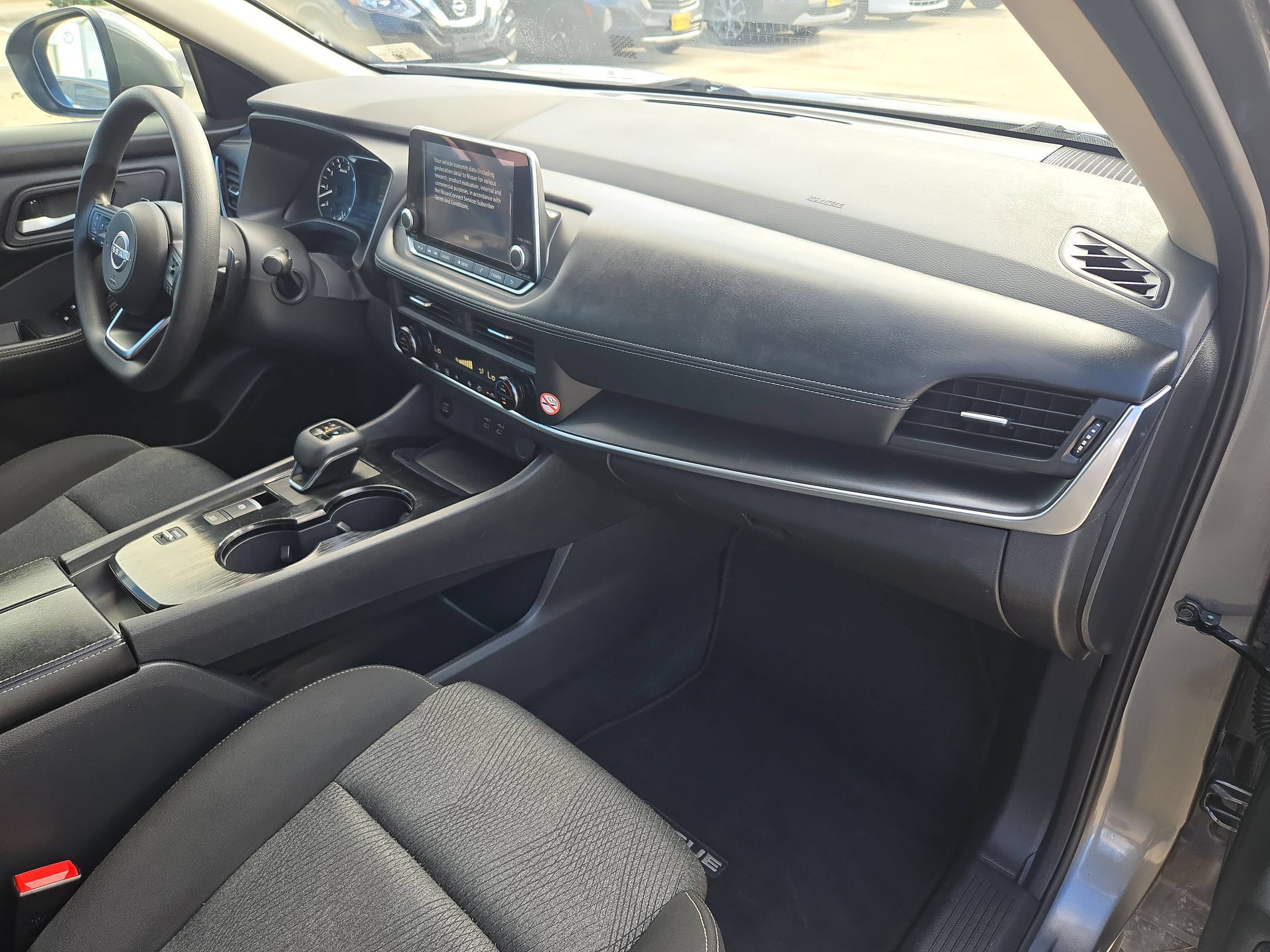 Used 2024 Nissan Rogue SV AWD/4WD image 29