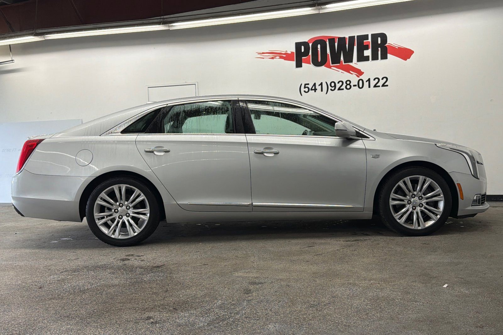 Used 2018 Cadillac XTS Luxury image 2