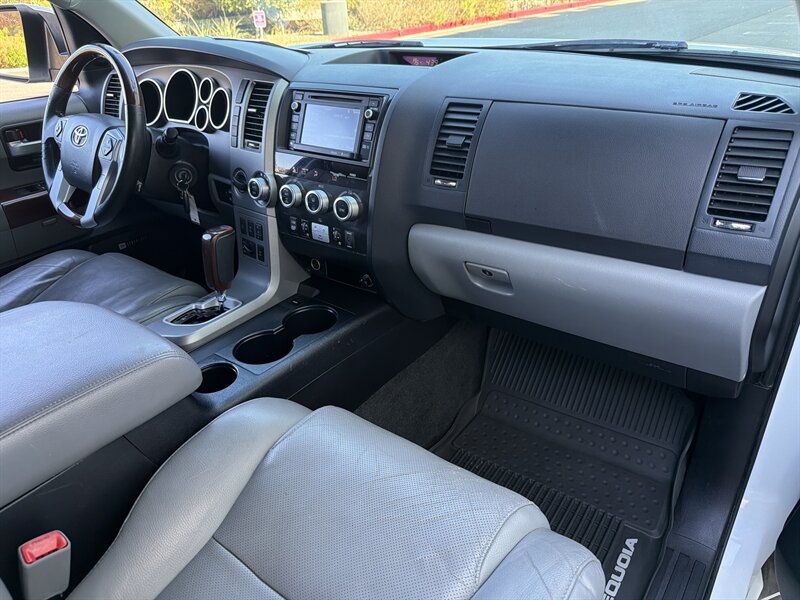 Used 2016 Toyota Sequoia Platinum AWD/4WD image 12