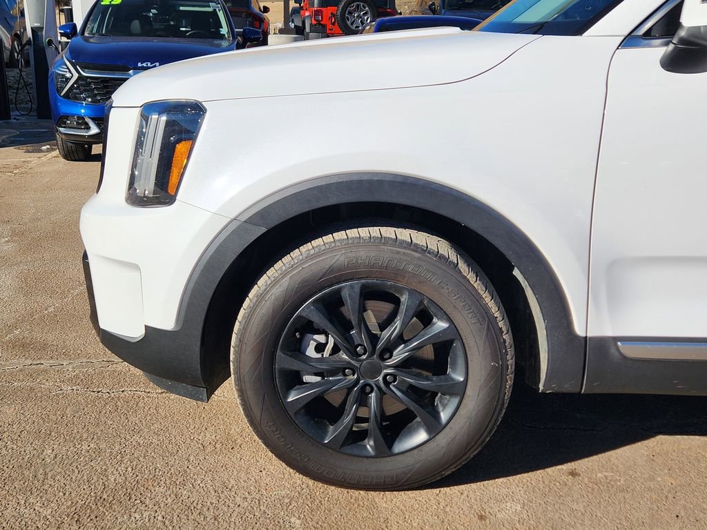 Certified 2023 Kia Telluride LX image 9