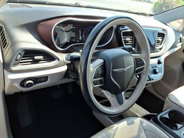 Used 2019 Chrysler Pacifica Limited FWD image 47