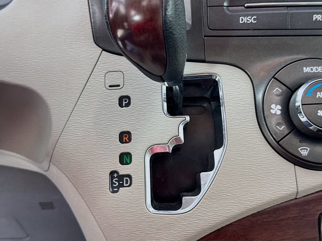Used 2013 Toyota Sienna XLE FWD image 20