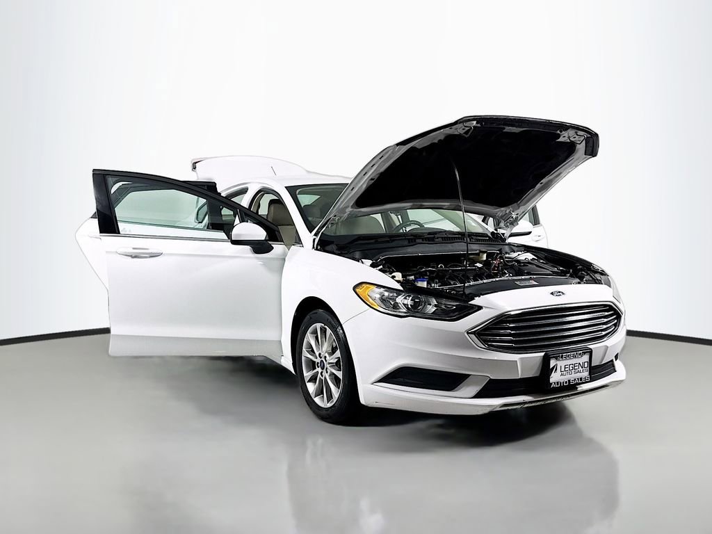 Used 2017 Ford Fusion SE image 18
